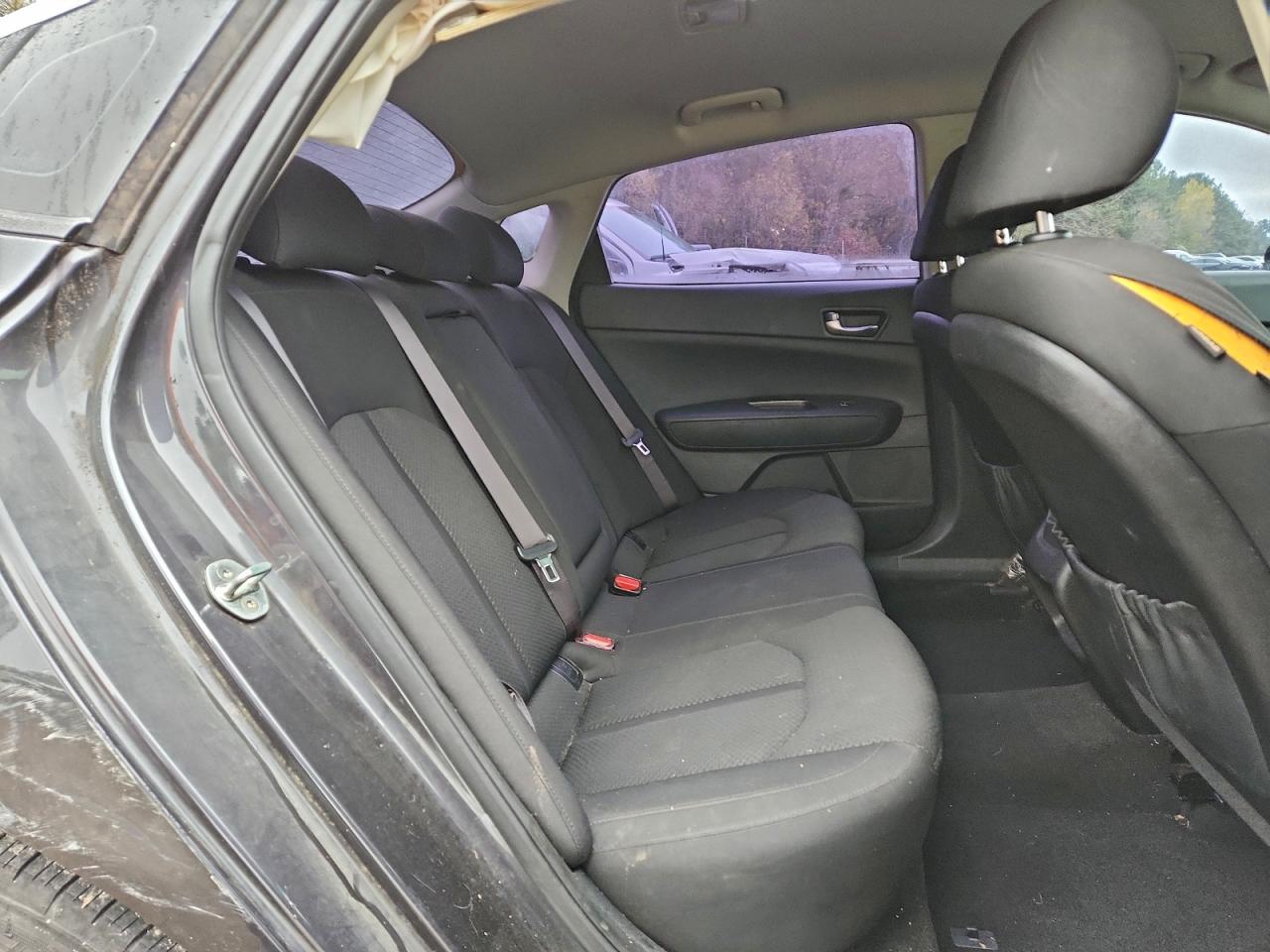 Kia Optima Hybrid Image 2