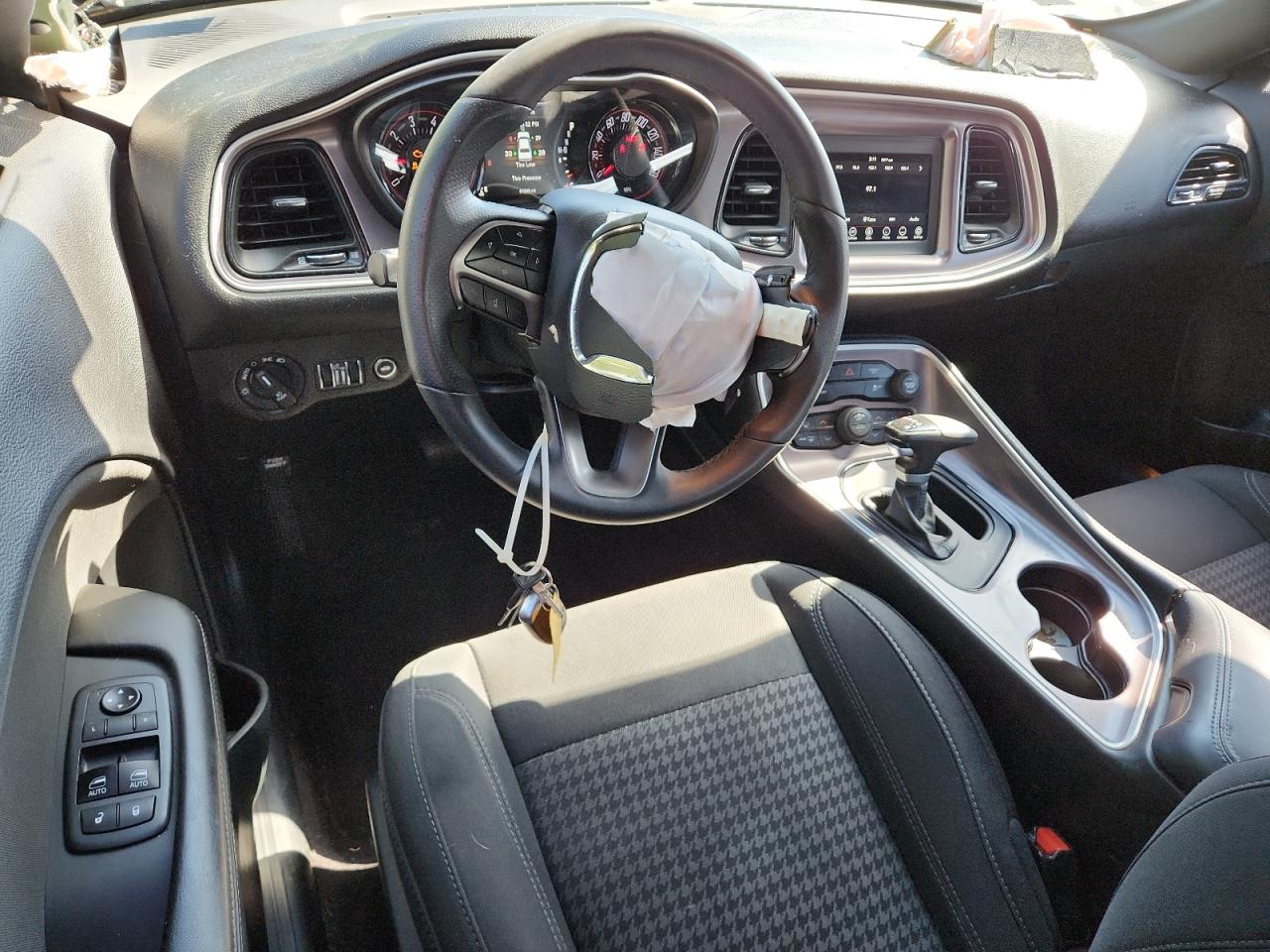 Dodge Challenger Sxt Image 3