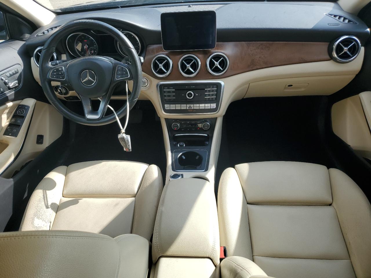 Mercedes-Benz GLA 250 4matic Image 11