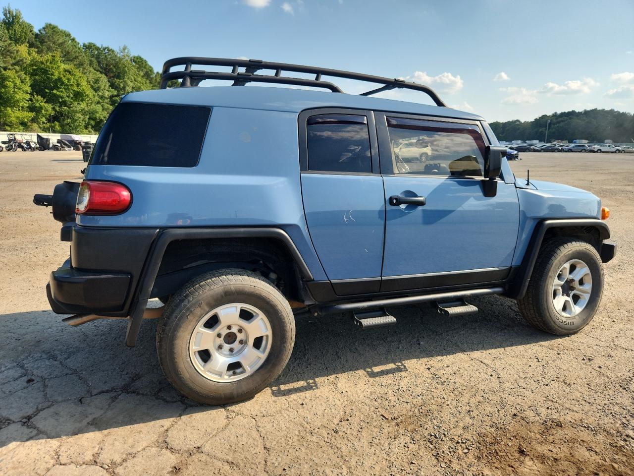 Toyota FJ Cruiser Image 2
