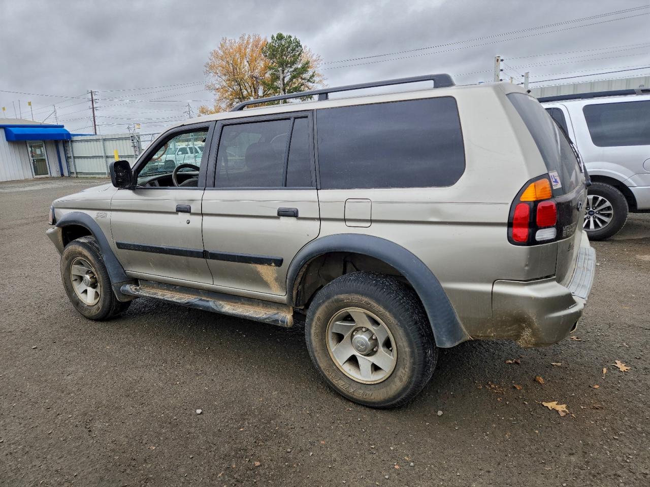 Mitsubishi Montero Sport Es Image 3