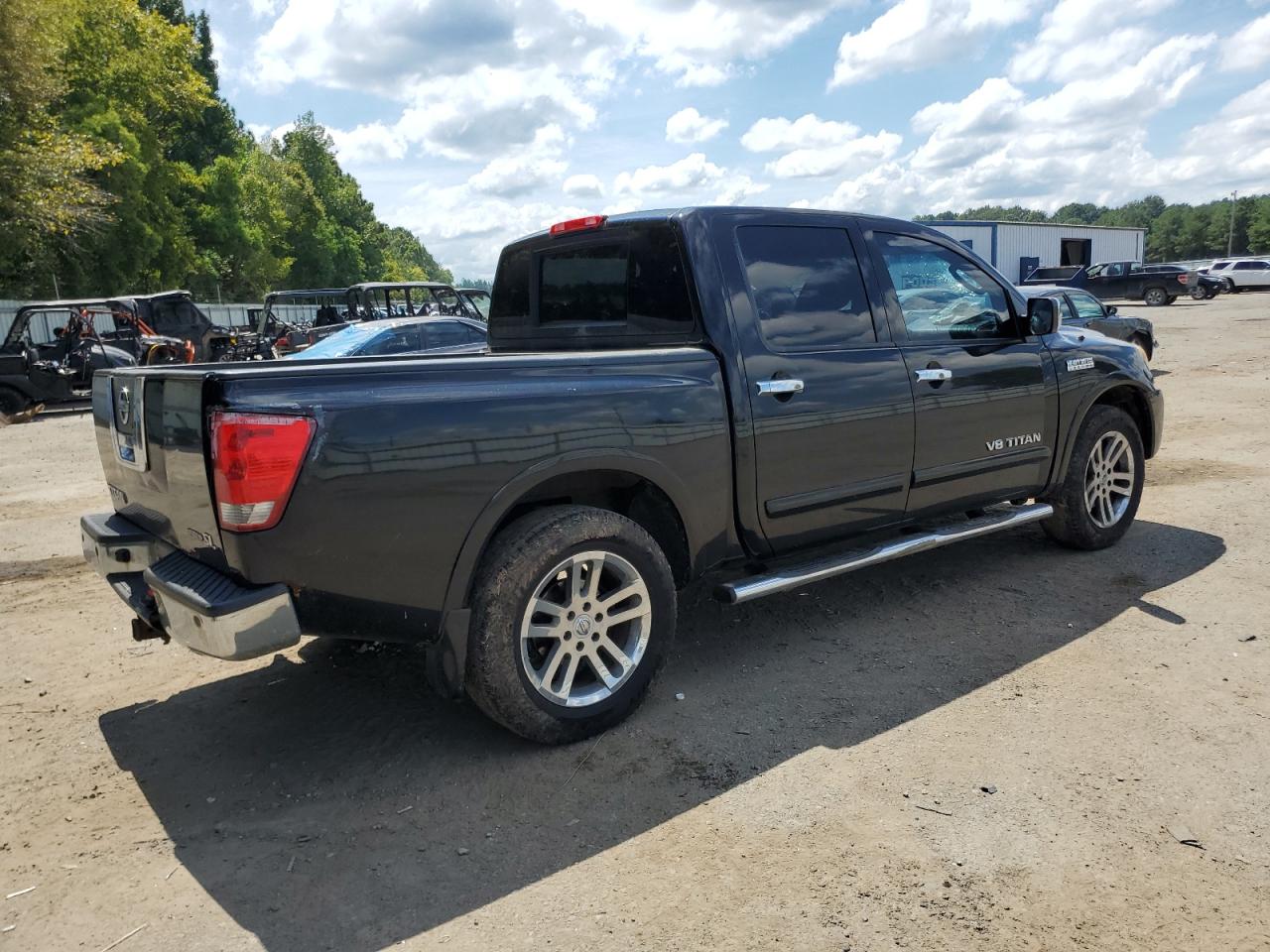 Nissan Titan S Image 11