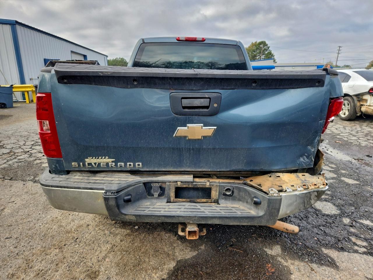 Chevrolet Silverado C1500 Image 2