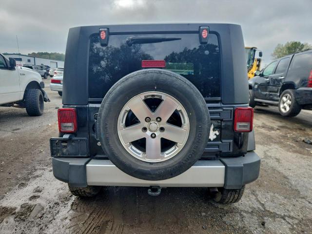 Jeep Wrangler Sahara Image 4