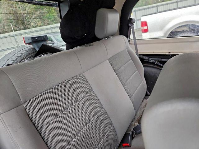 Jeep Wrangler Sahara Image 6