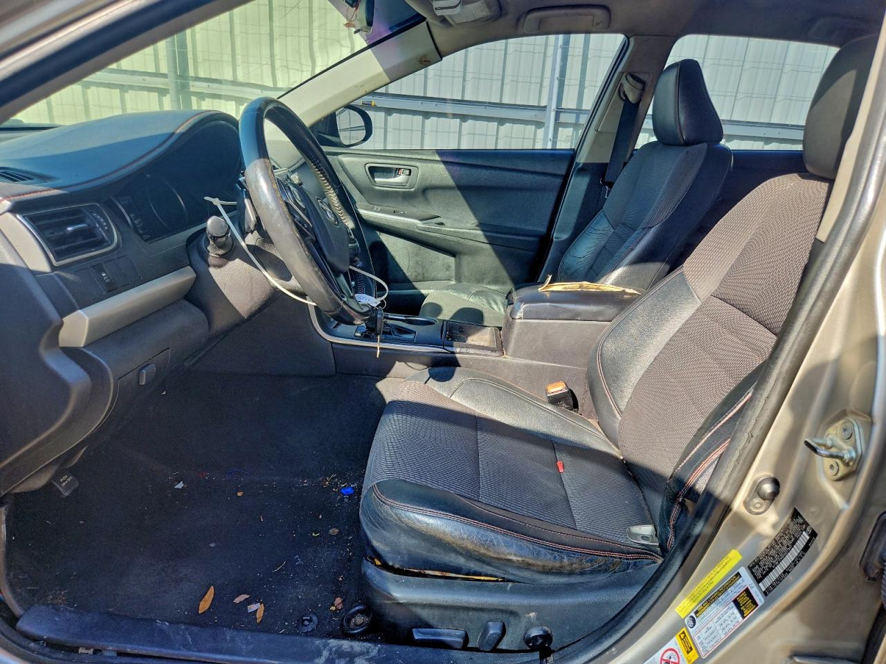 Toyota Camry Le Image 8