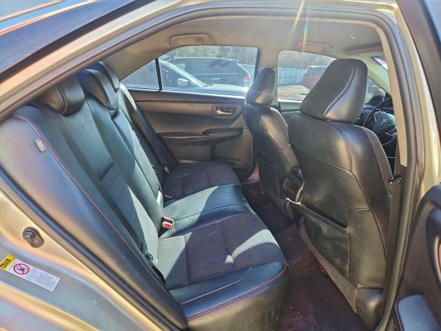 Toyota Camry Le Image 9