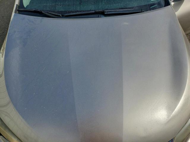 Toyota Camry Le Image 4