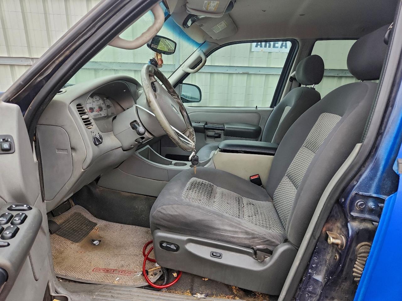 Ford Explorer Image 11