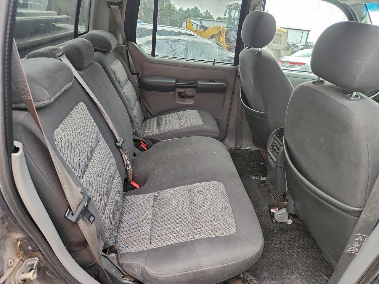 Ford Explorer Image 3