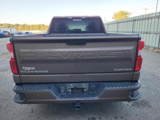 Chevrolet Silverado C1500 Custom Image 3