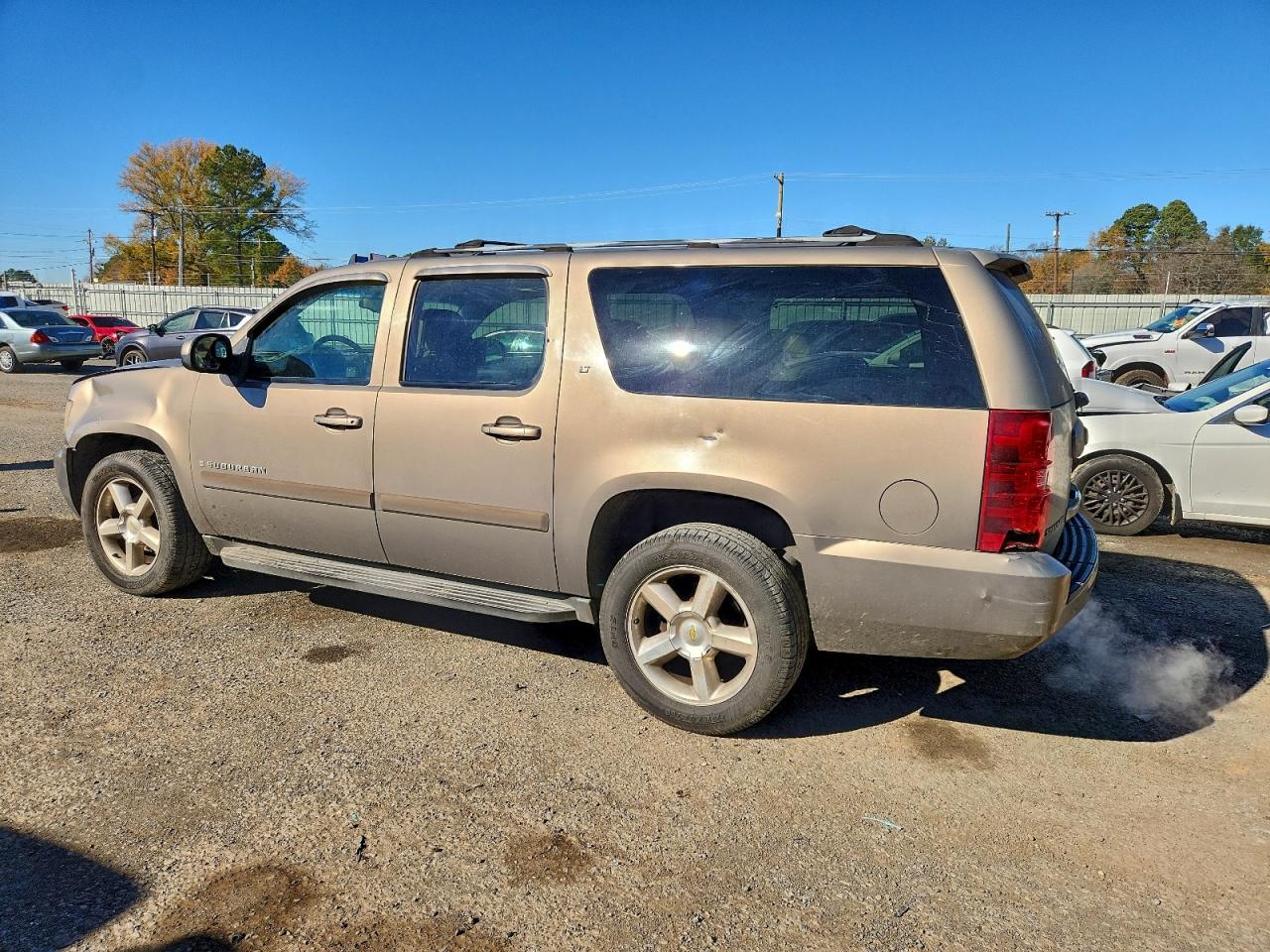 Chevrolet Suburban C1500 Image 3