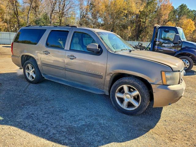 Chevrolet Suburban C1500 Image 6
