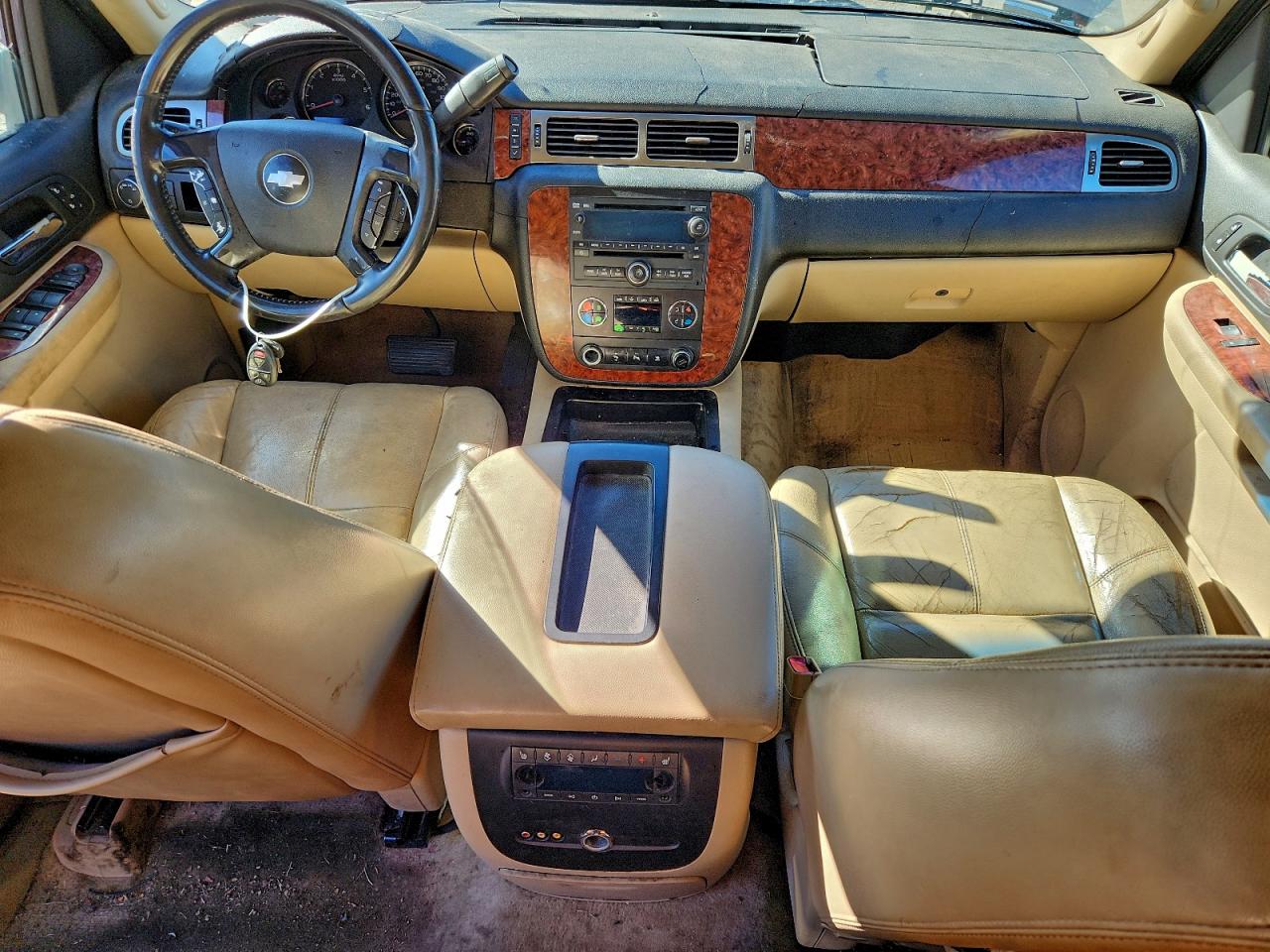 Chevrolet Suburban C1500 Image 4