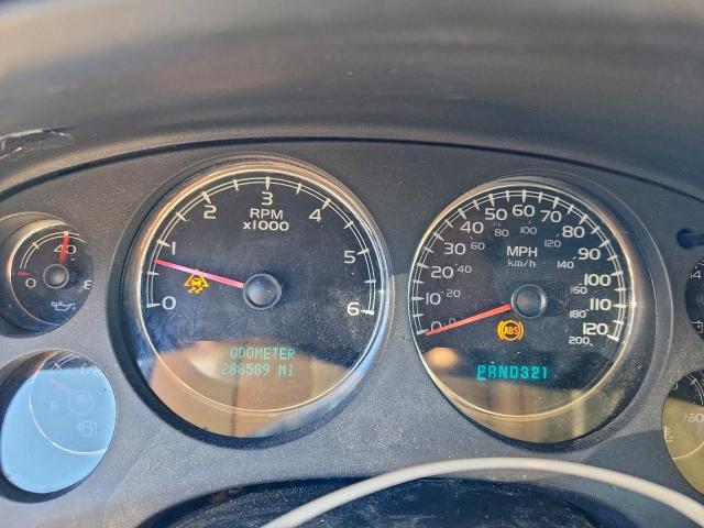 Chevrolet Suburban C1500 Image 11