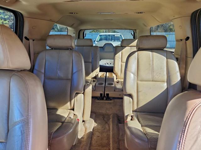 Chevrolet Suburban C1500 Image 8