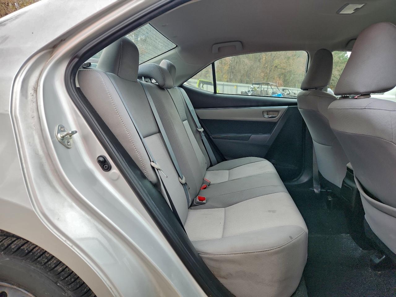 Toyota Corolla L Image 11