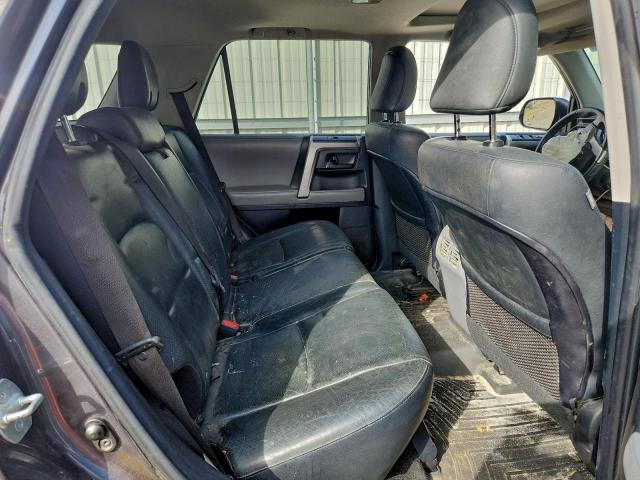 Toyota 4Runner Sr5 Image 2