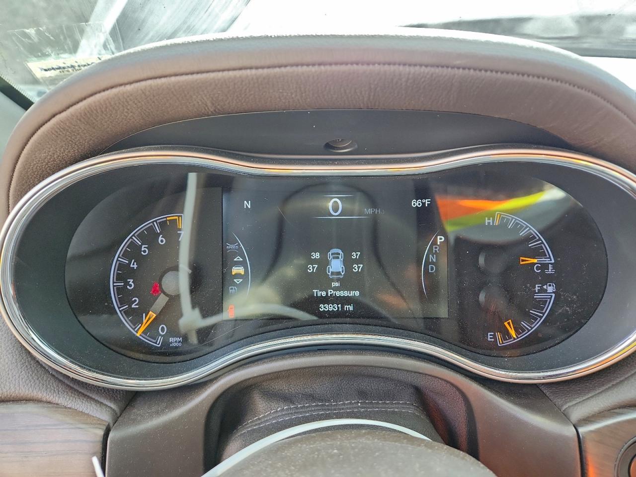 Jeep Grand Cherokee Overland Image 8