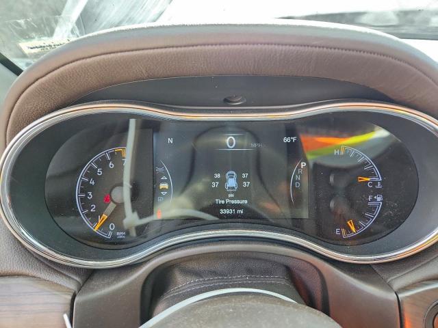 Jeep Grand Cherokee Overland Image 8