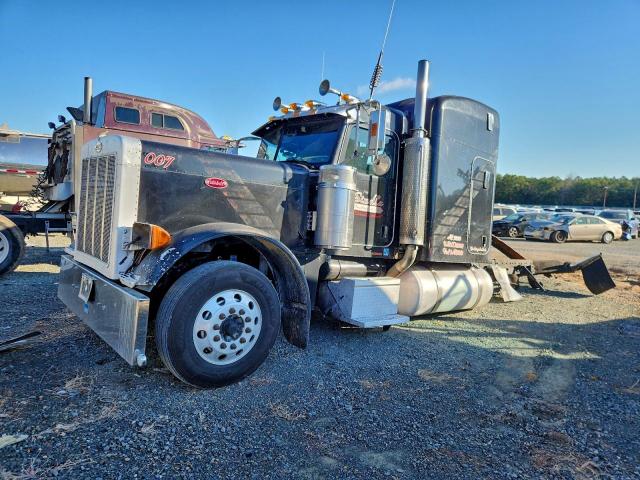 Peterbilt 379 Image 3