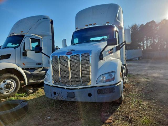 Peterbilt Tractor 579 Image 2