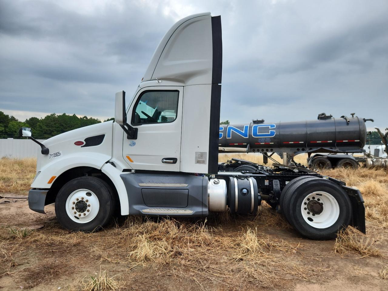 Peterbilt Tractor 579 Image 6