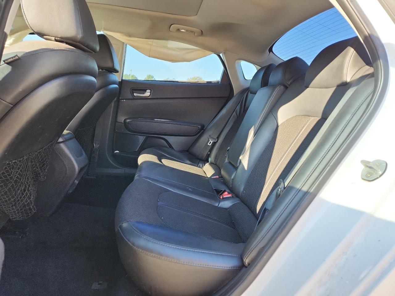 Kia Optima Lx Image 9