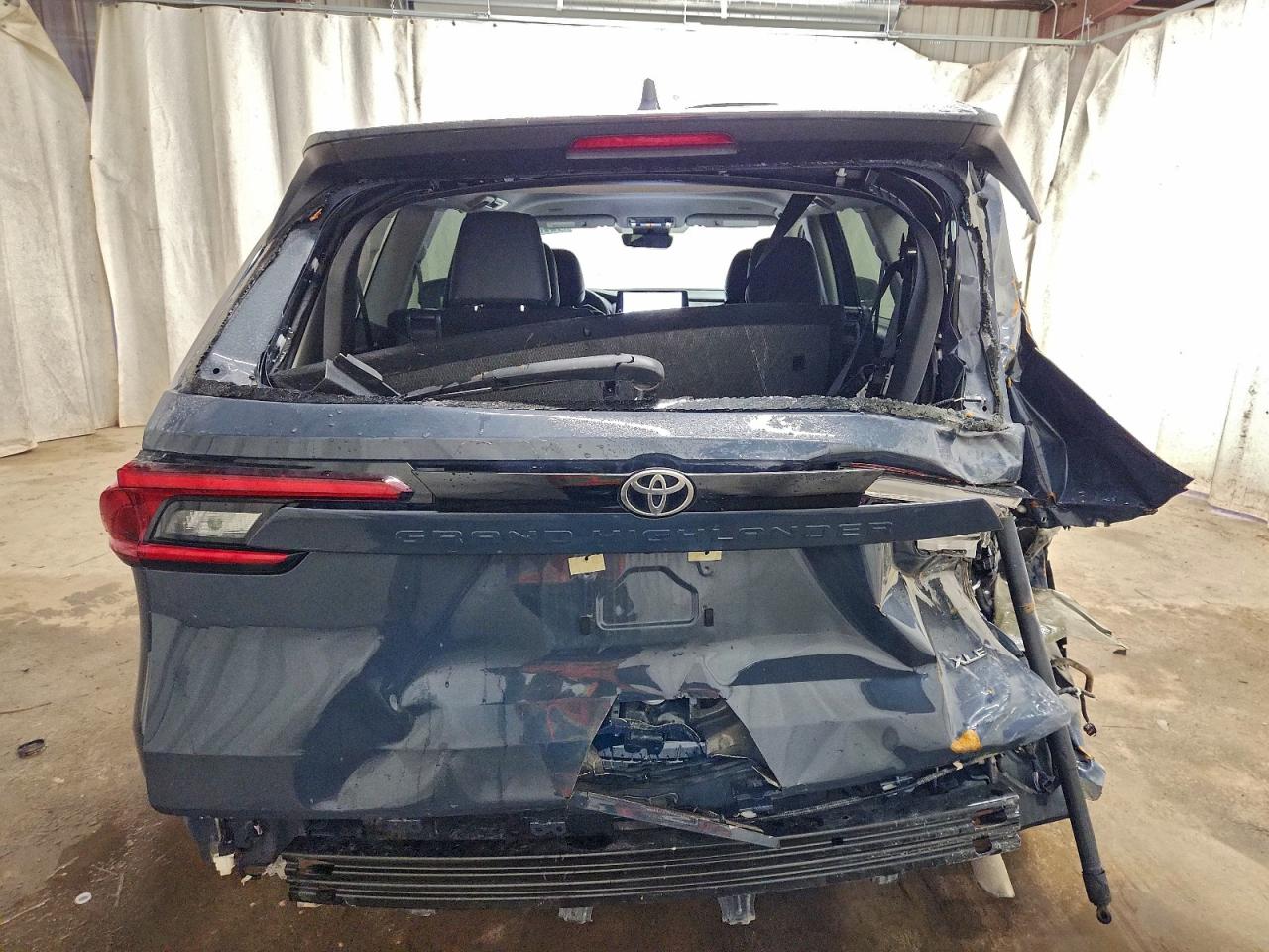 Toyota Grand High Le Image 5