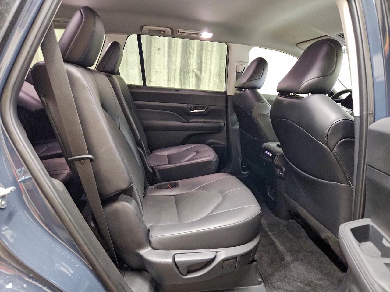 Toyota Grand High Le Image 14