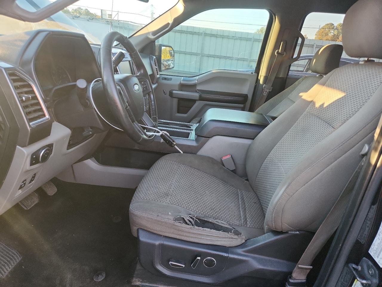 Ford F-150 Supercrew Image 4