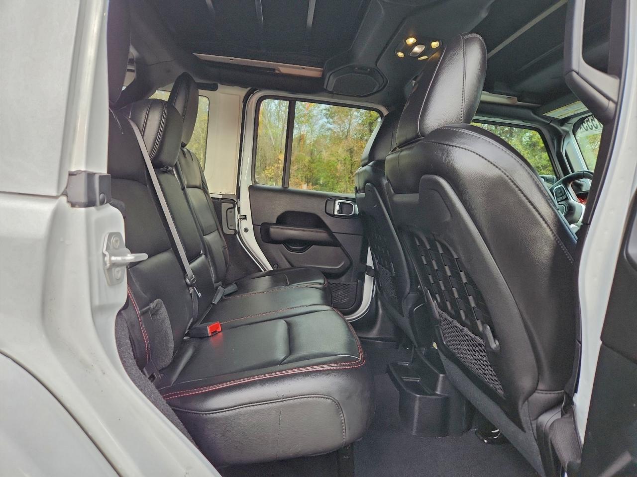 Jeep Wrangler Rubicon Image 12