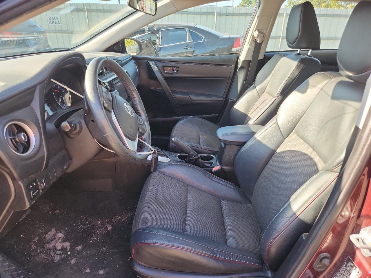 Toyota Corolla L Image 8