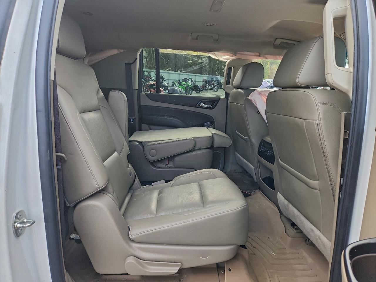 Chevrolet Suburban K1500 Premier Image 10