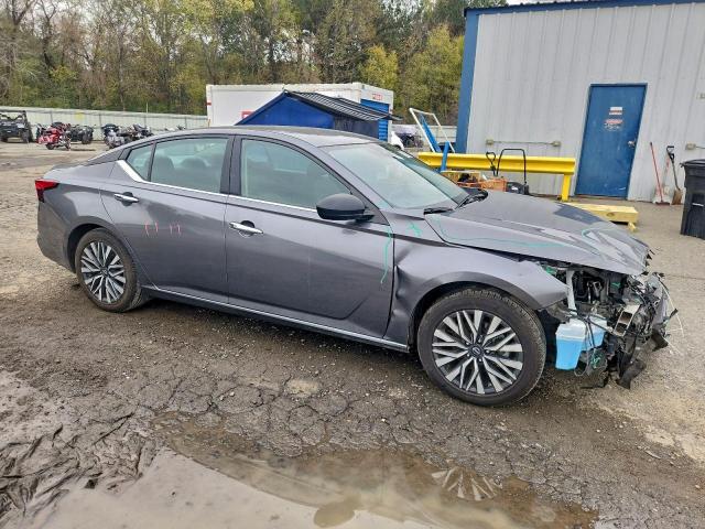 Nissan Altima Sv Image 2