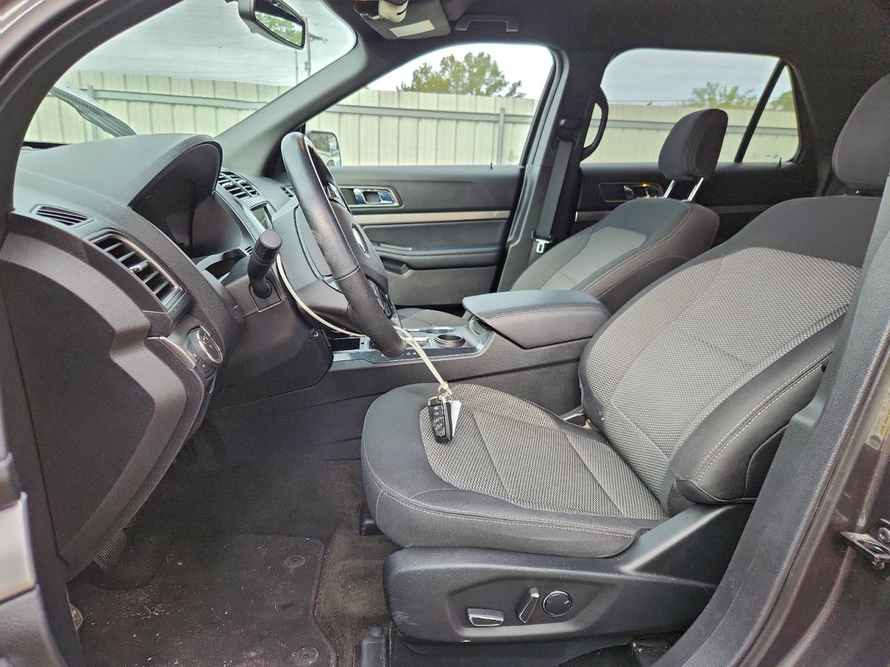 Ford Explorer Xlt Image 4