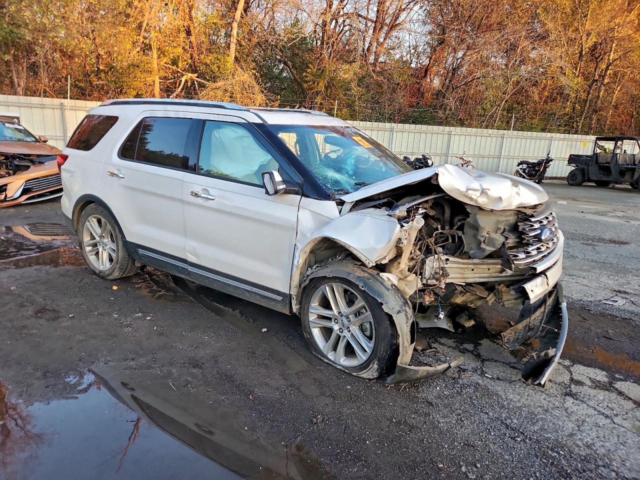 Ford Explorer Limited Image 11