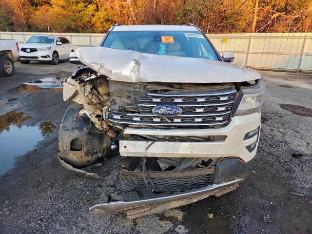 Ford Explorer Limited Image 5