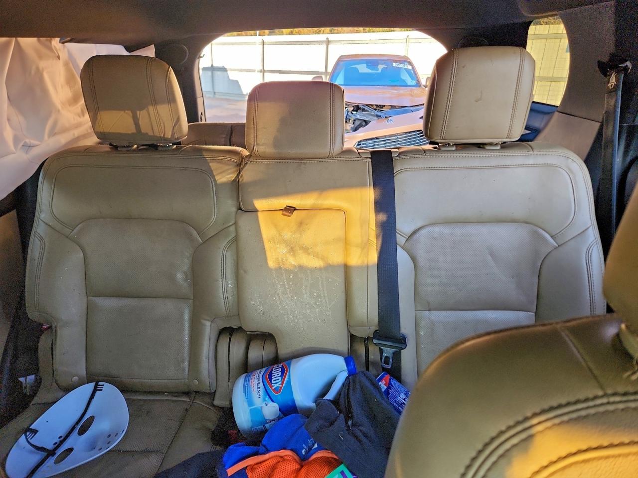 Ford Explorer Limited Image 3