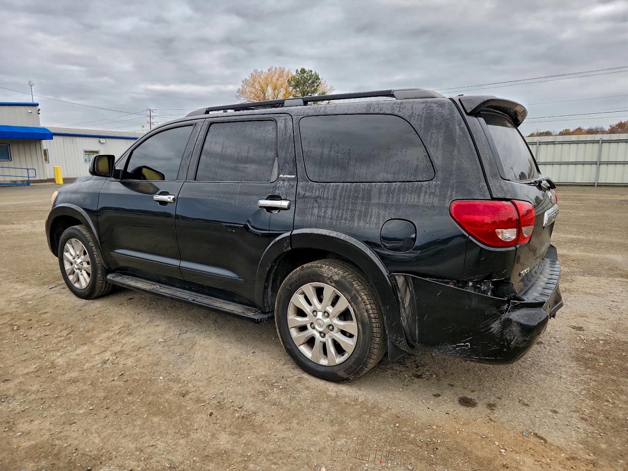 Toyota Sequoia Platinum Image 3