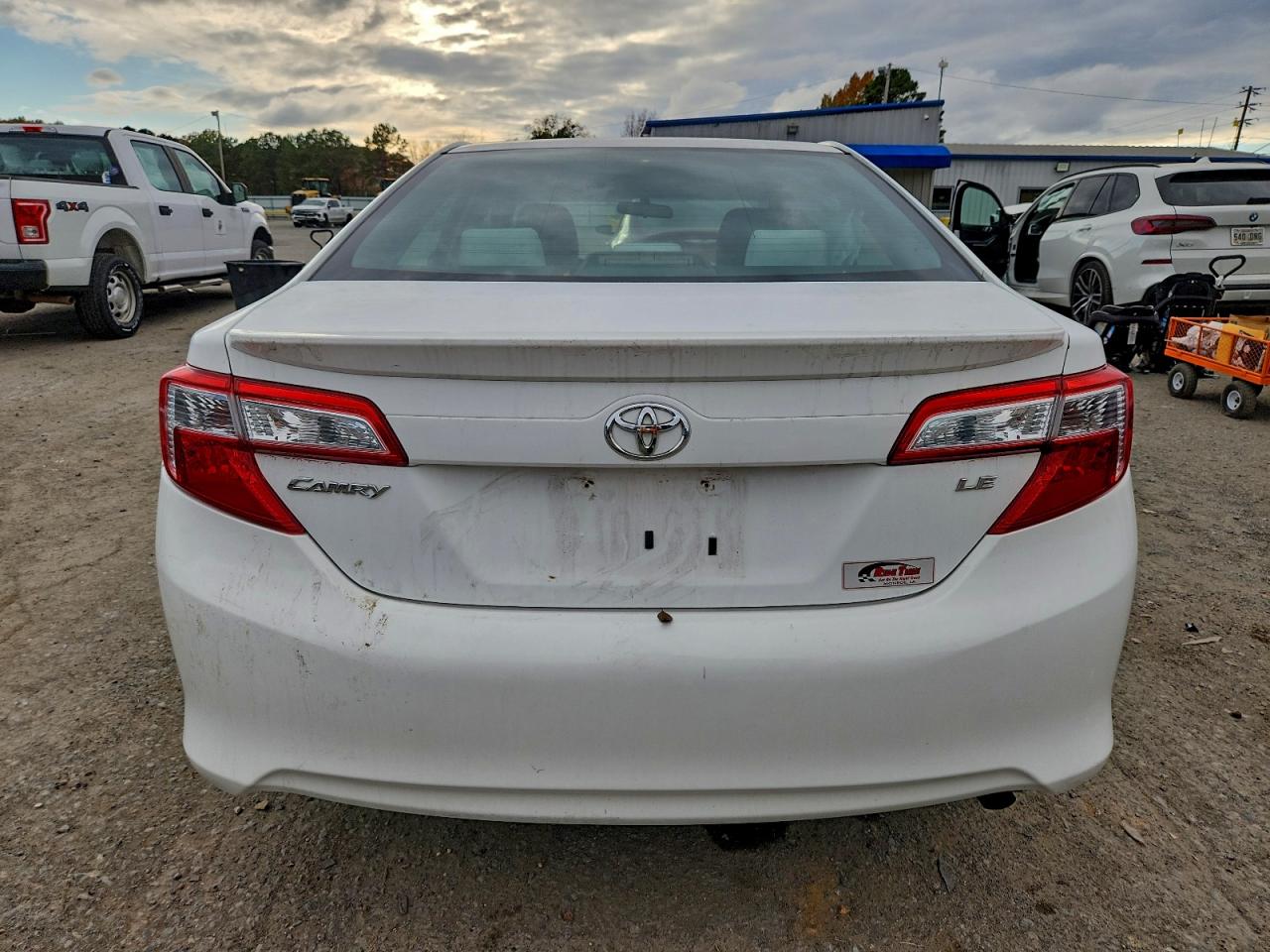 Toyota Camry Base Image 7