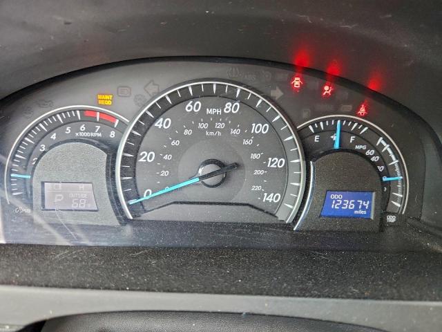 Toyota Camry Base Image 8