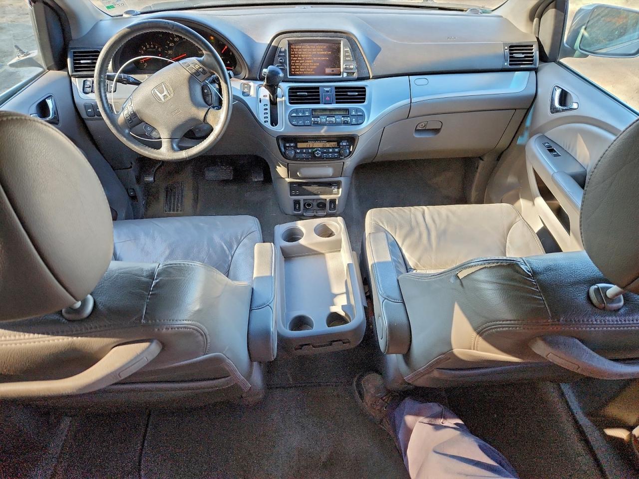 Honda Odyssey Touring Image 4