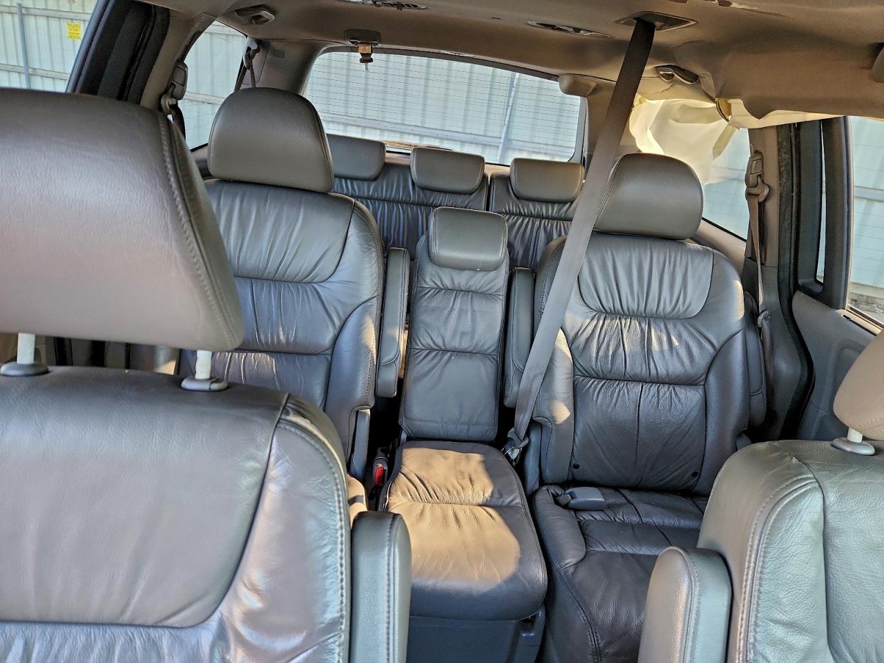 Honda Odyssey Touring Image 3