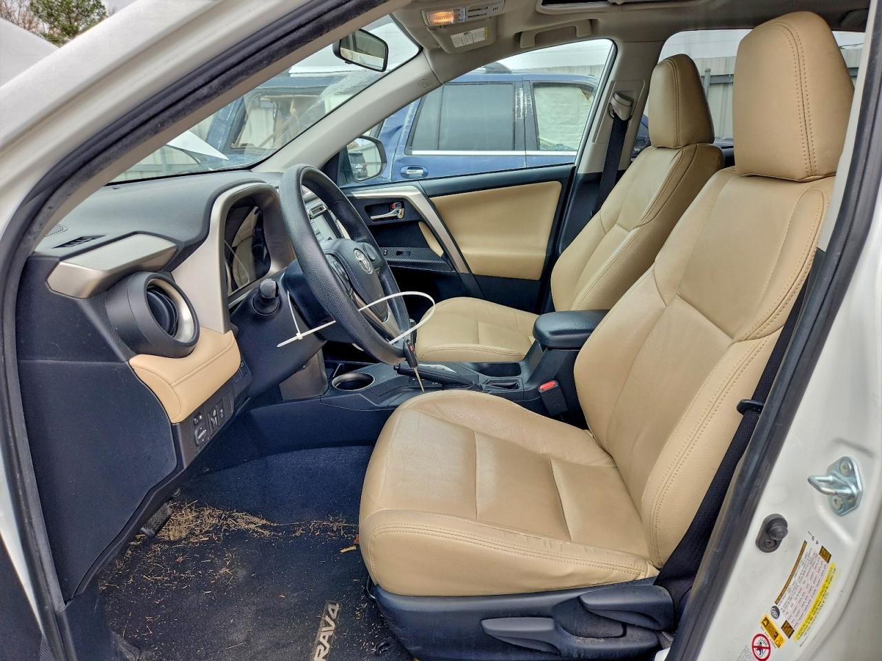 Toyota RAV4 Xle Image 3