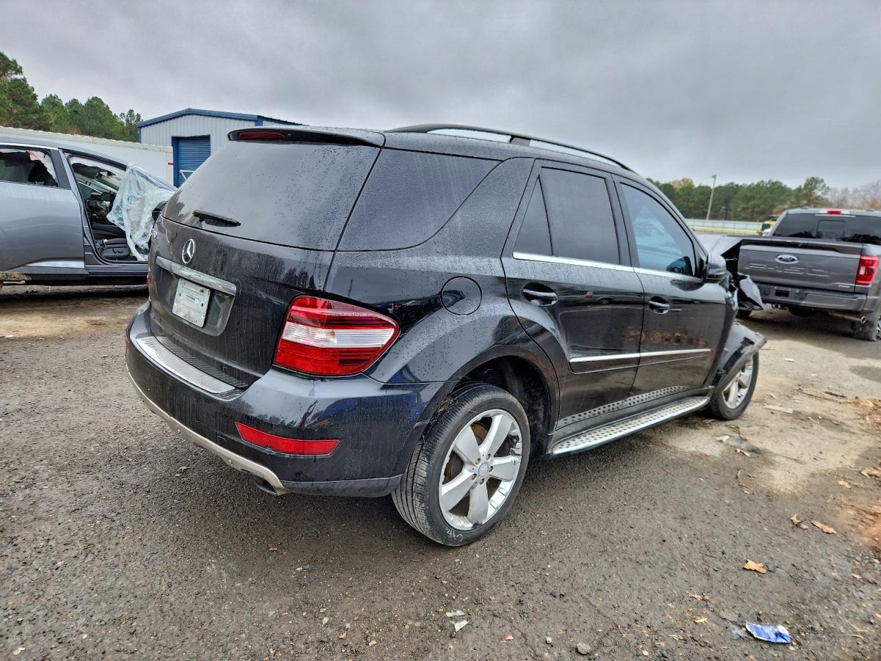 Mercedes-Benz M-Class 350 Image 8