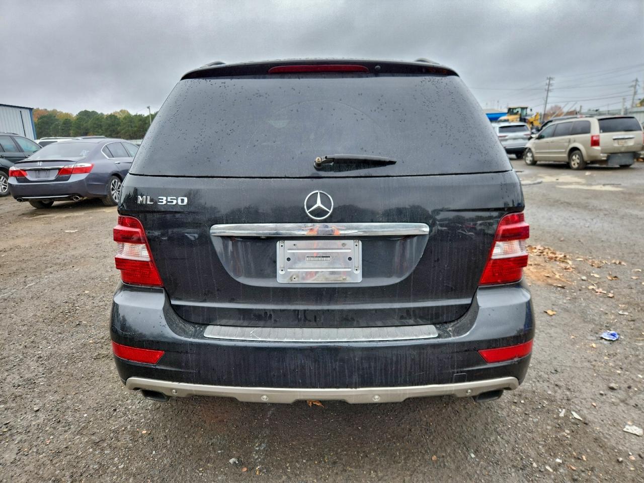 Mercedes-Benz M-Class 350 Image 2