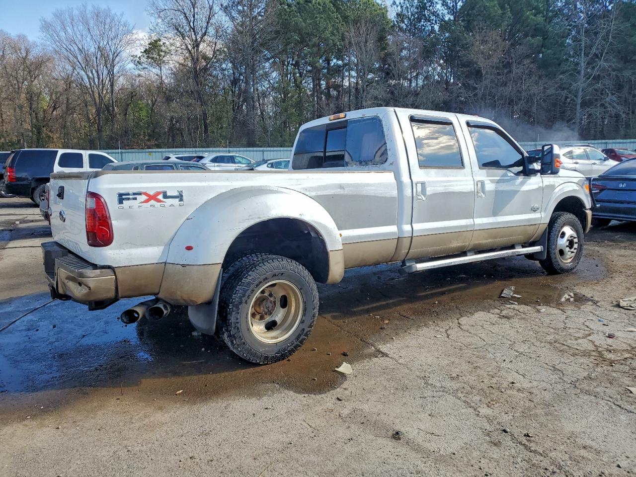 Ford F-350 Super Duty Image 4