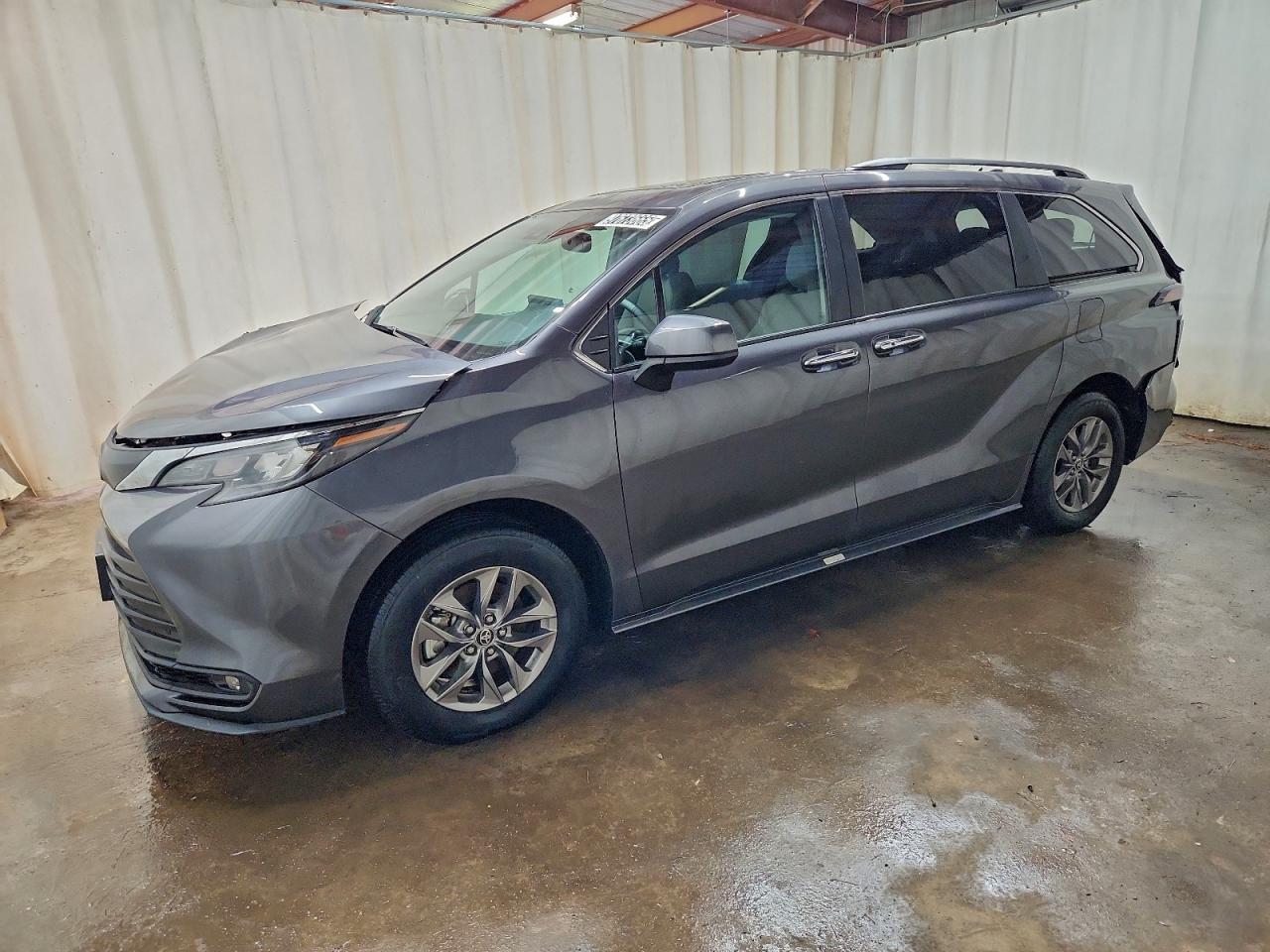 Toyota Sienna Xle Image 1