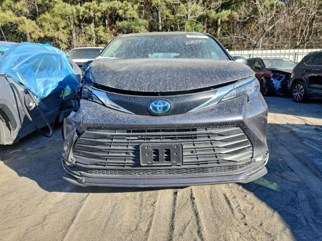 Toyota Sienna Xle Image 5